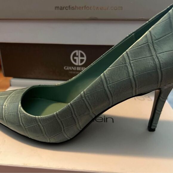 New in the box! Calvin Klein Croc Mint heels - Picture 4 of 7